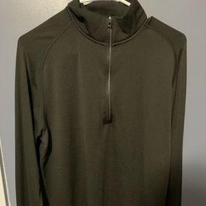 Men’s Lululemon lightweight quarter zip black.